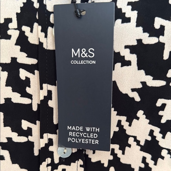 Marks & Spencer Black and Cream Houndstooth Graphic Blouse - Picture 4 of 12